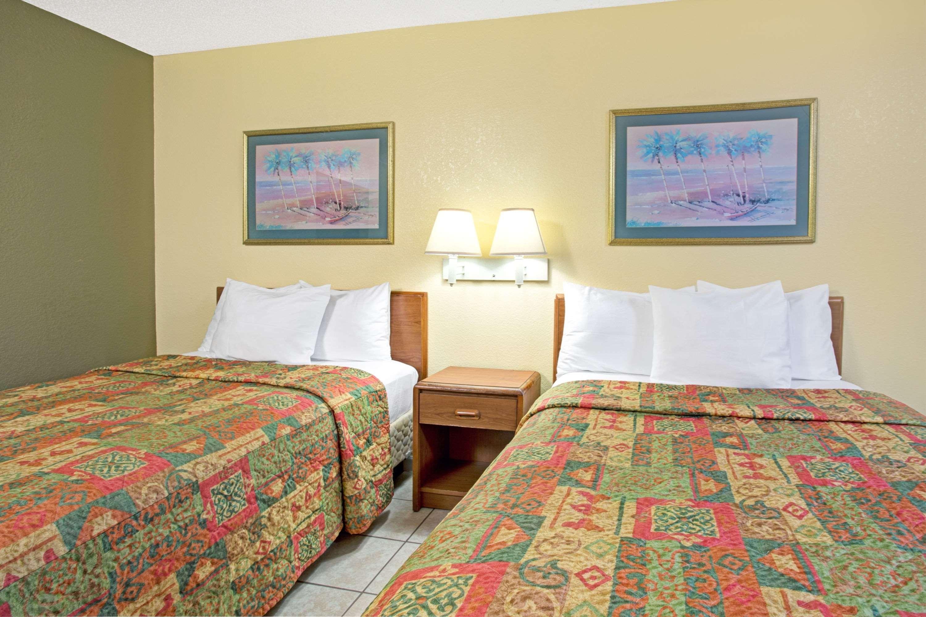 Days Inn By Wyndham Cocoa Cruiseport West At I-95/524 Exteriör bild