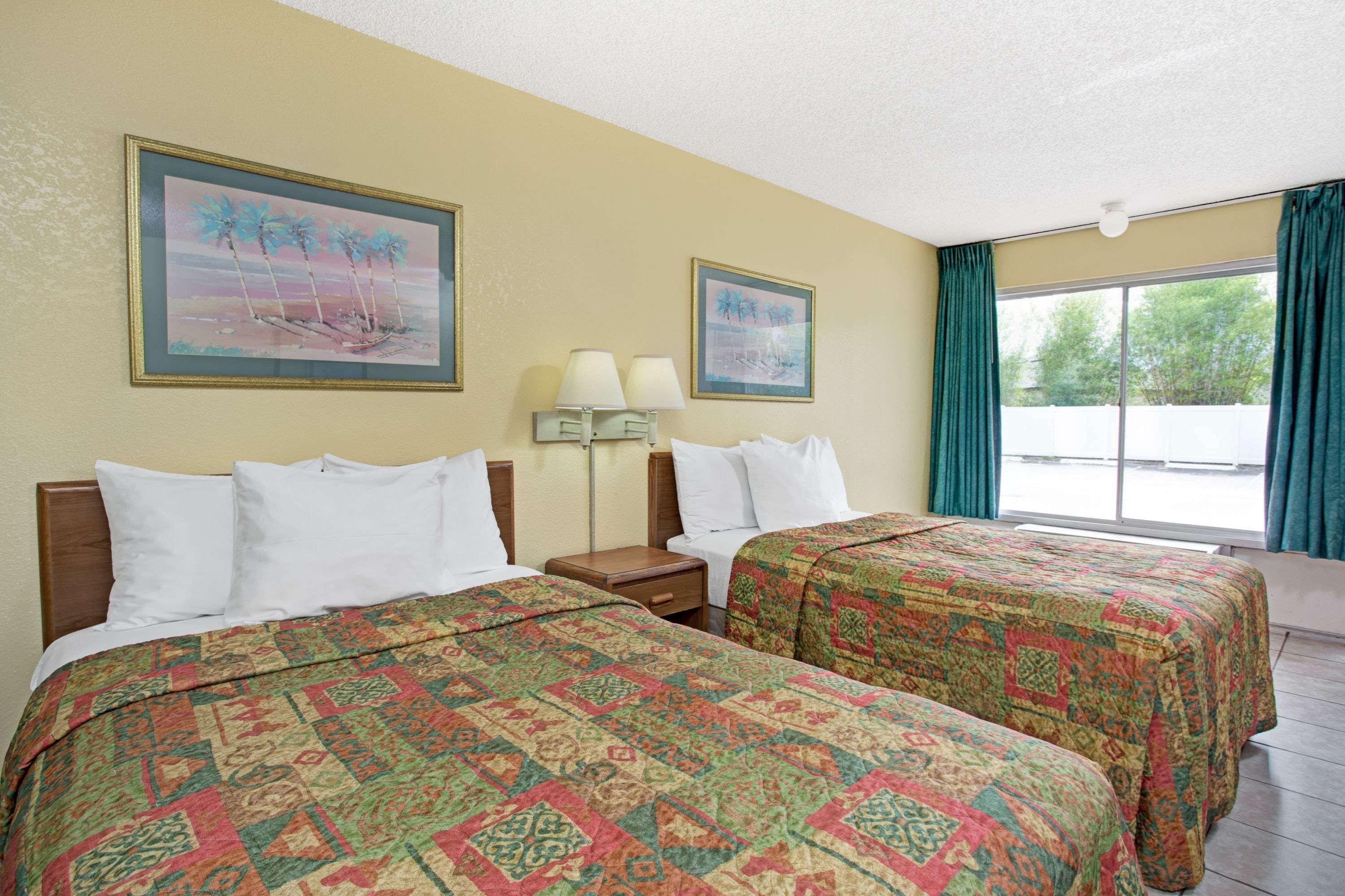 Days Inn By Wyndham Cocoa Cruiseport West At I-95/524 Exteriör bild