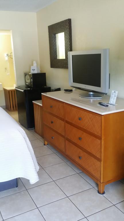Days Inn By Wyndham Cocoa Cruiseport West At I-95/524 Exteriör bild