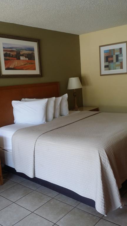 Days Inn By Wyndham Cocoa Cruiseport West At I-95/524 Exteriör bild